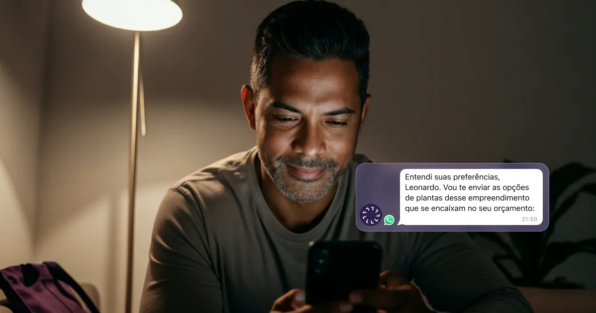 Cliente troca mensagens no WhatsApp com IA da Lais sobre plantas e orçamento do empreendimento à noite